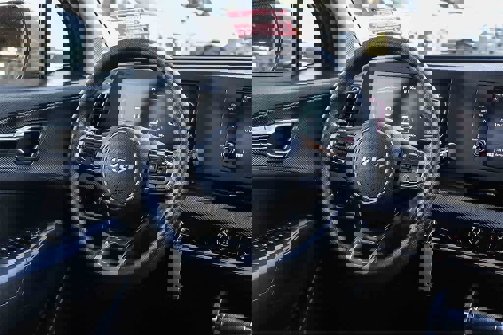 Used 2024 Kia Sportage LX image 14