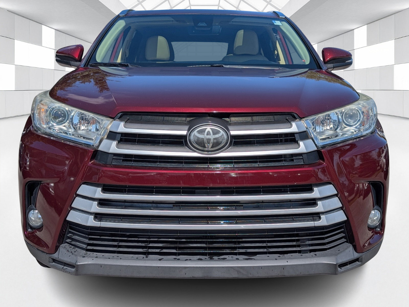 Used 2018 Toyota Highlander XLE image 2