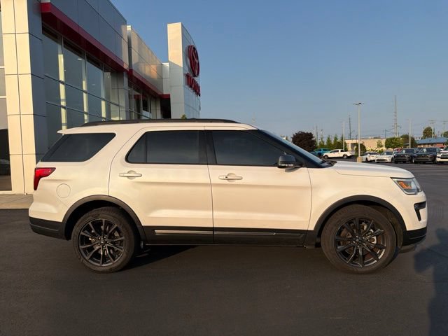Used 2018 Ford Explorer XLT w/ Equipment Group 202A AWD/4WD image 8
