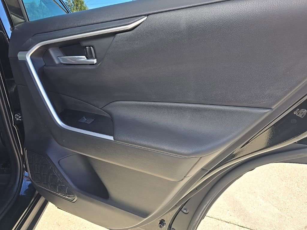 Used 2022 Toyota RAV4 XLE Premium image 38
