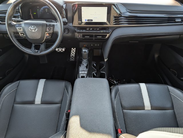 Used 2025 Toyota Camry SE FWD image 11