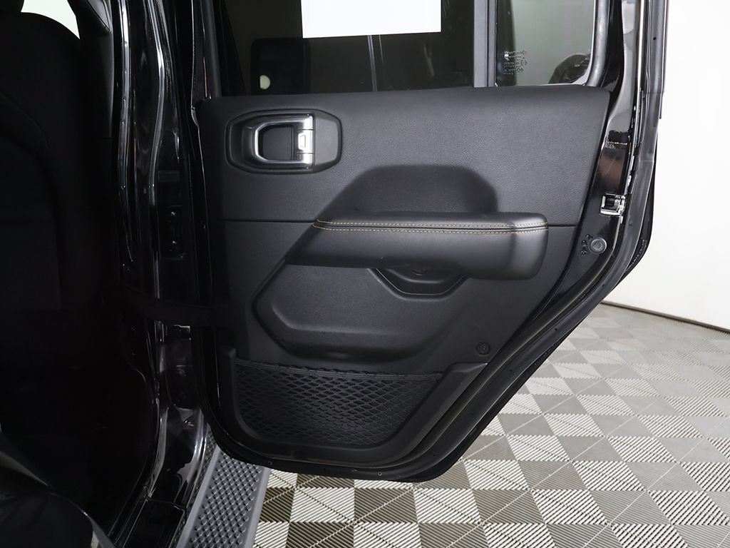 Used 2024 Jeep Wrangler Unlimited Sahara w/ Technology Group AWD/4WD image 24