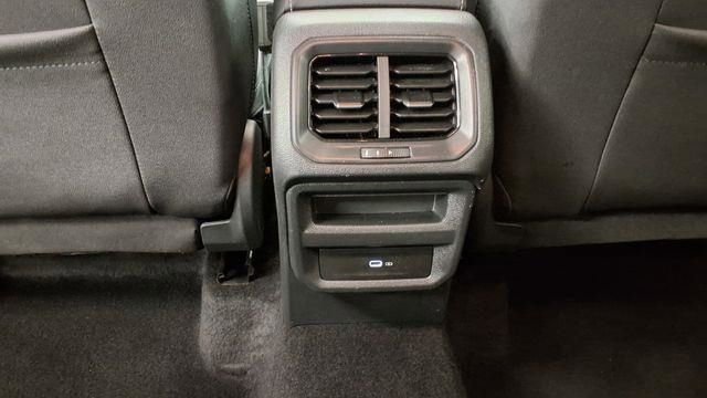 Used 2024 Volkswagen Taos SE image 19