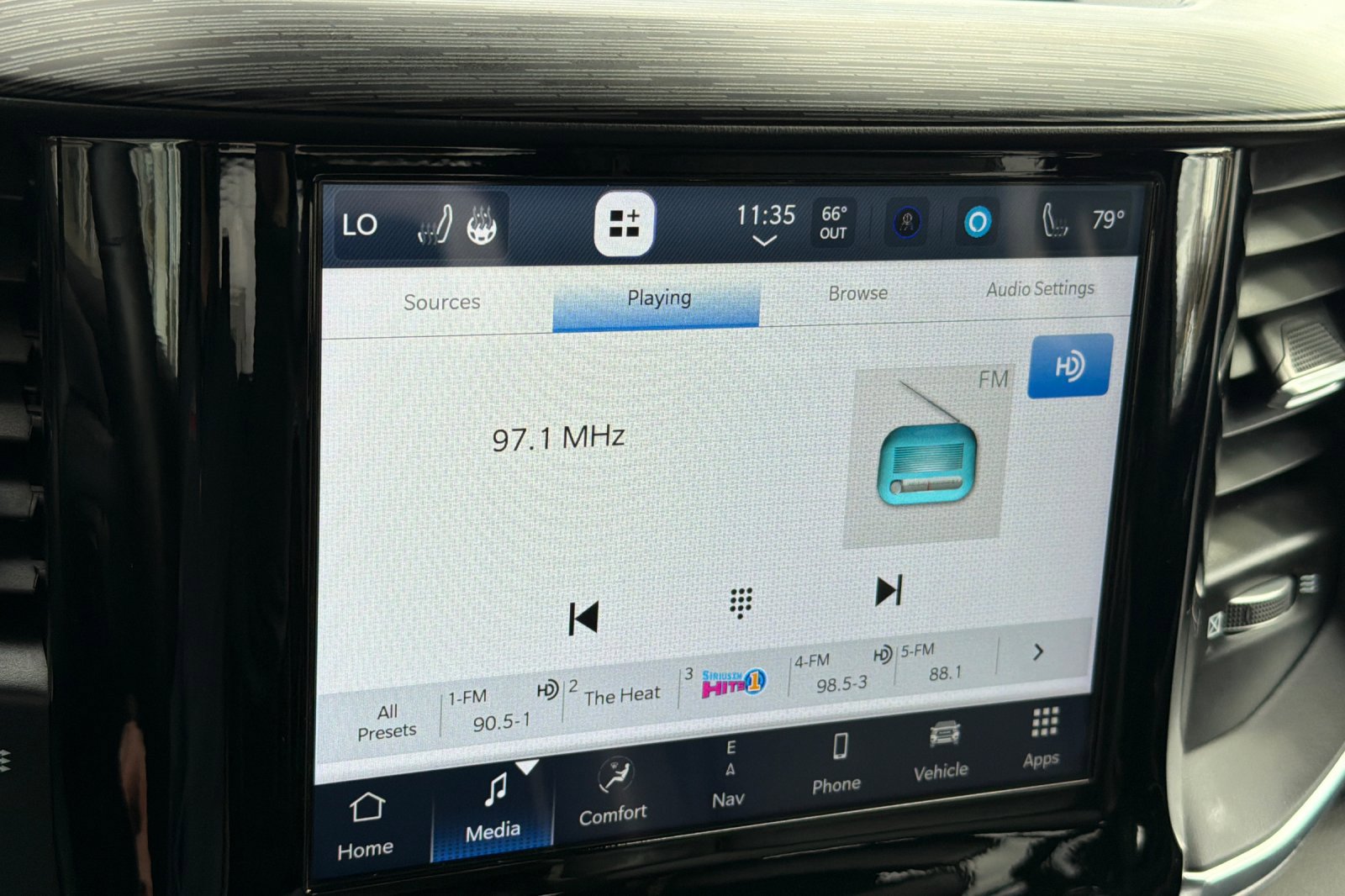 Used 2024 RAM 1500 Laramie image 16