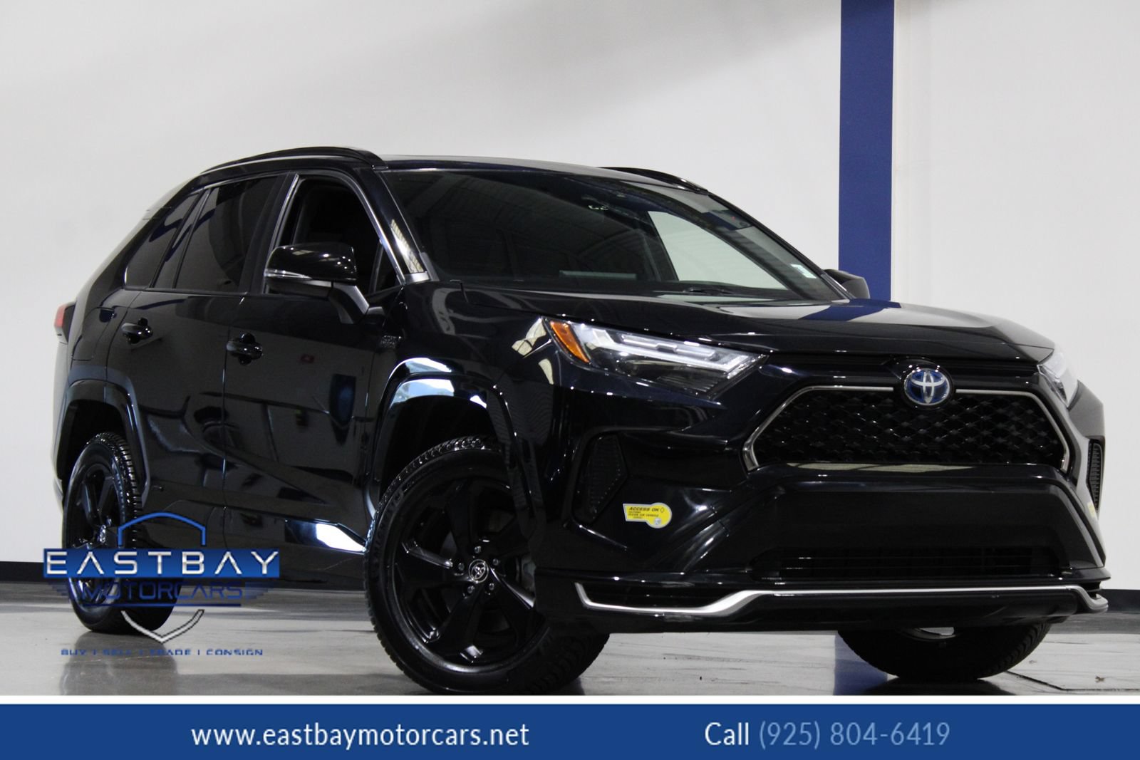 Used 2022 Toyota RAV4 SE w/ Weather & Moonroof Package