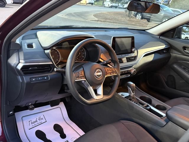 Used 2025 Nissan Altima 2.5 SV FWD image 15