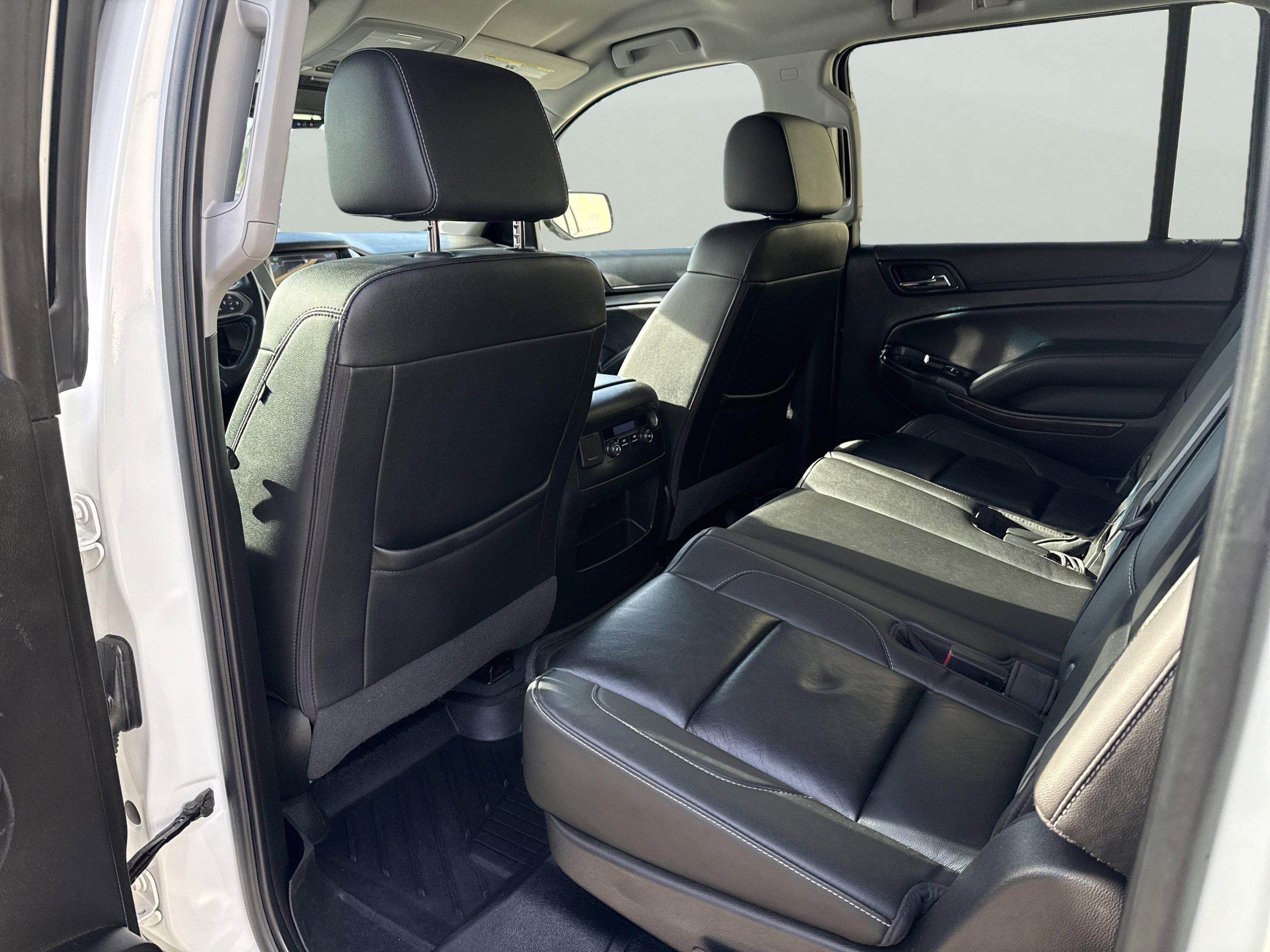 Used 2019 Chevrolet Suburban LT image 10