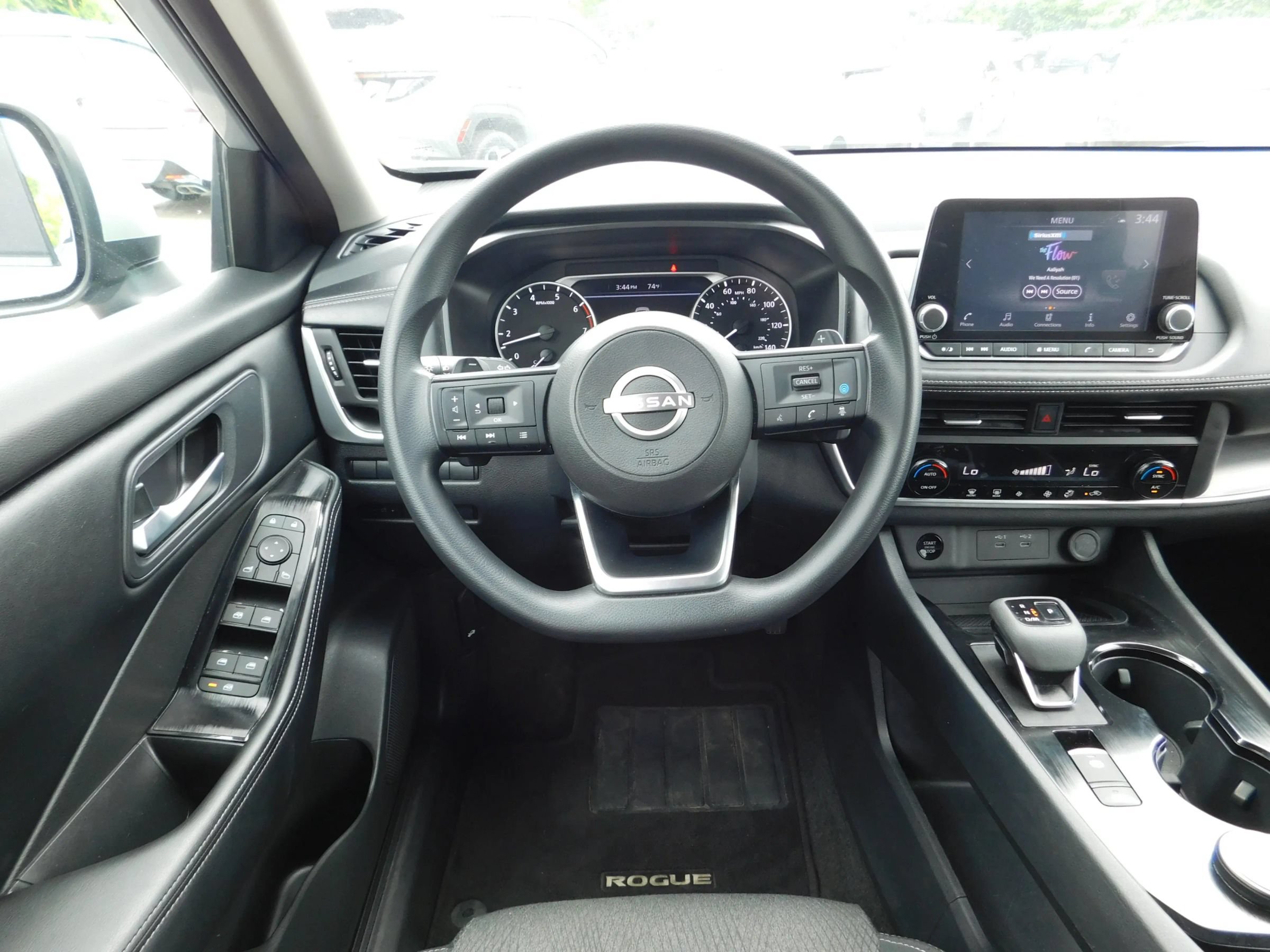 Used 2024 Nissan Rogue SV AWD/4WD image 13