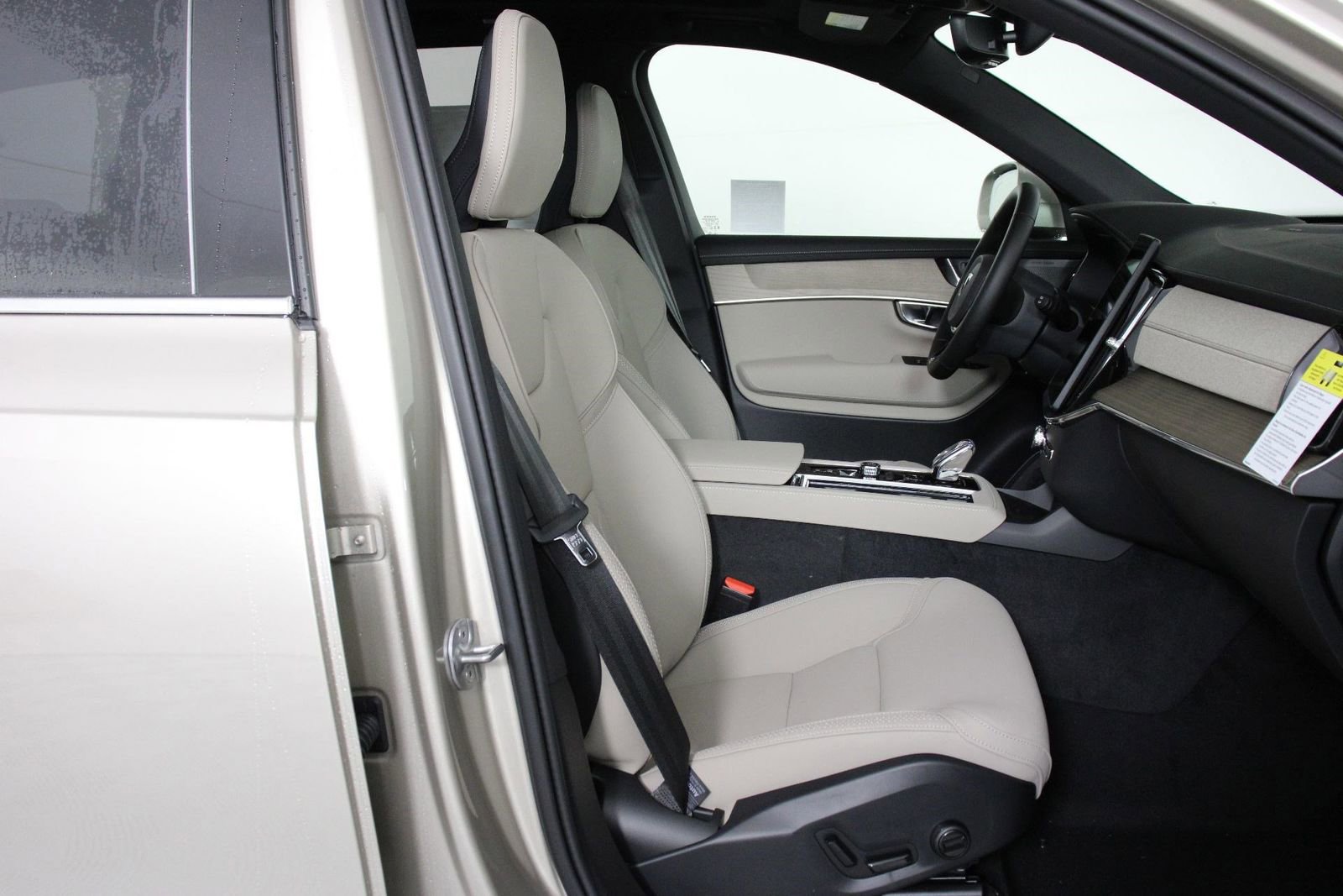 New 2026 Volvo XC90 T8 Plus w/ Protection Package Premier image 10