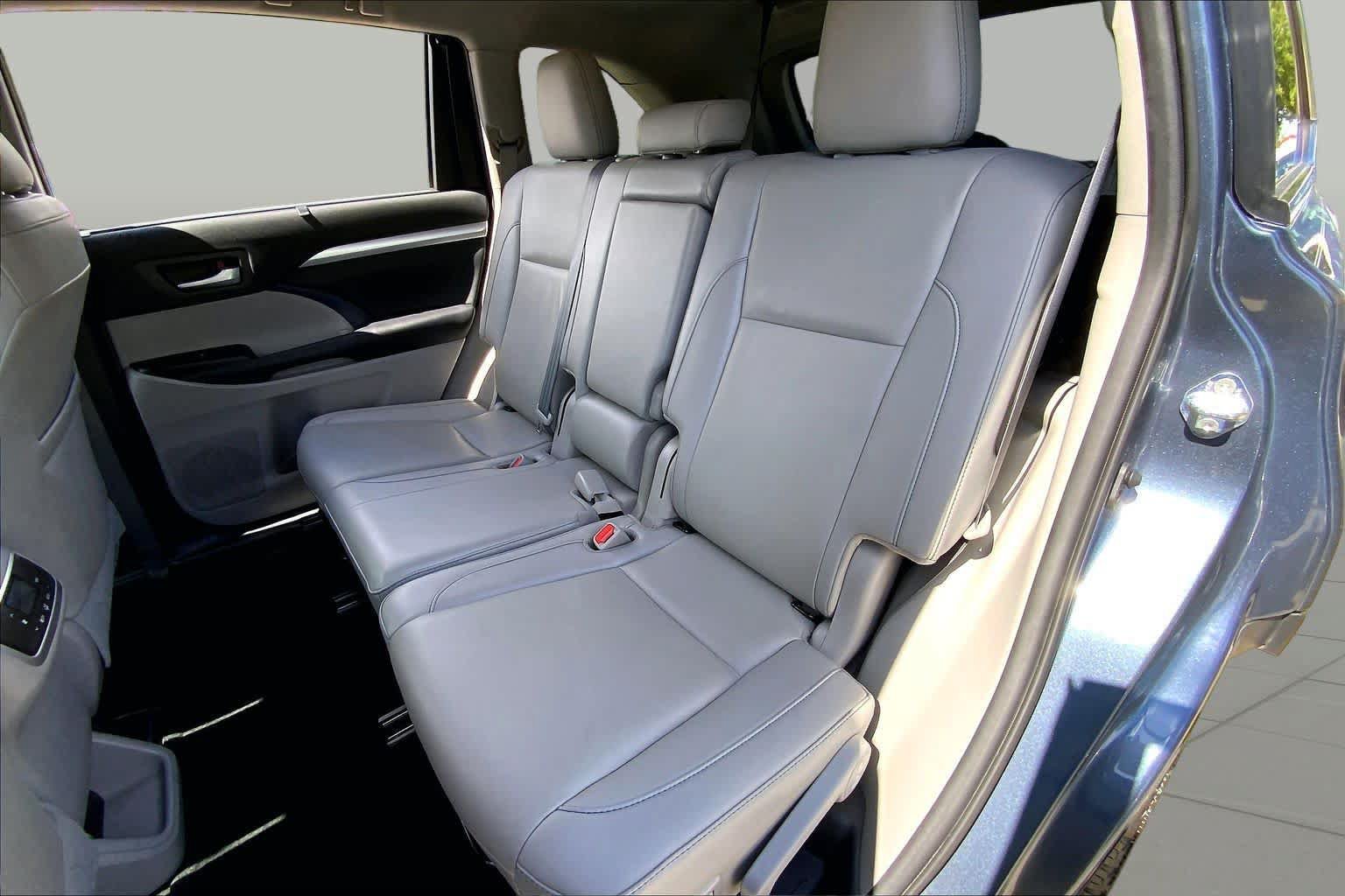 Used 2019 Toyota Highlander XLE AWD/4WD image 21