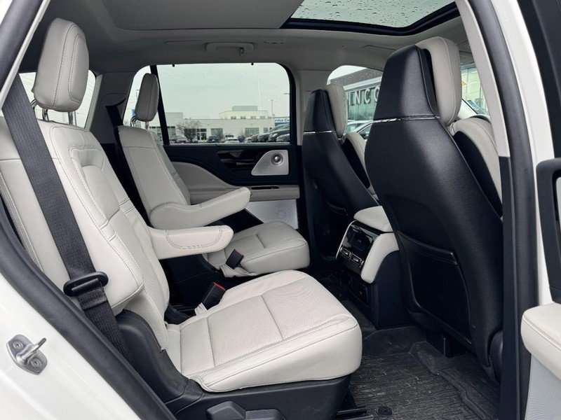Certified 2025 Lincoln Aviator Reserve w/ Equipment Group 201A image 13