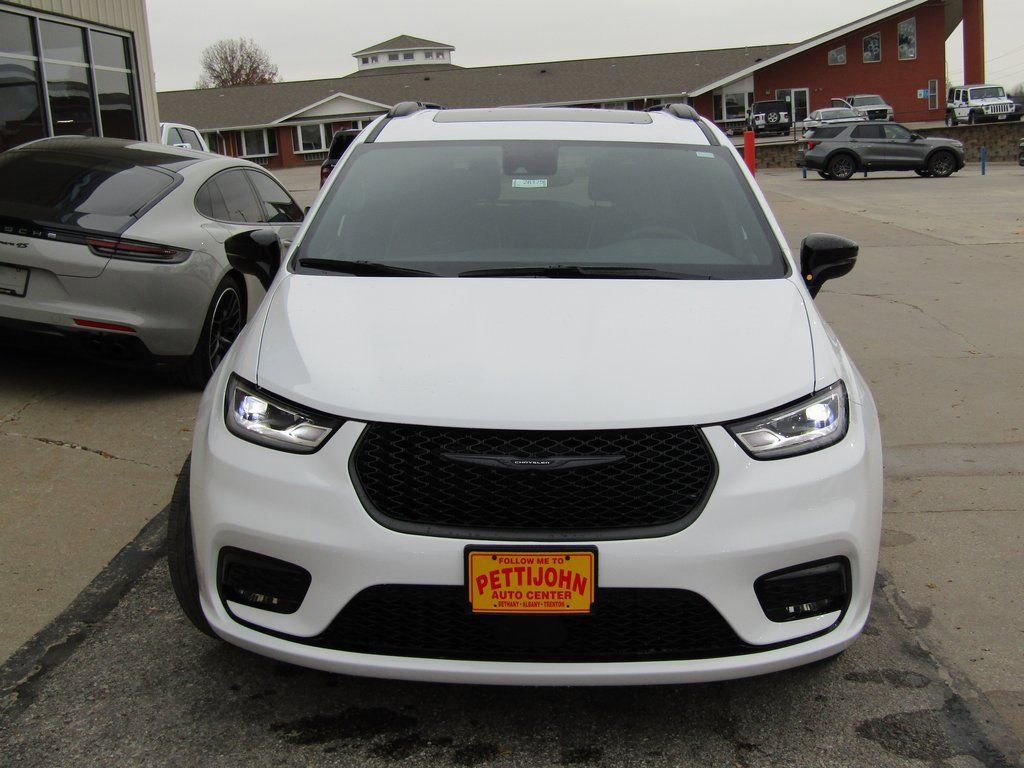 New 2026 Chrysler Pacifica Limited w/ S Appearance Package image 13