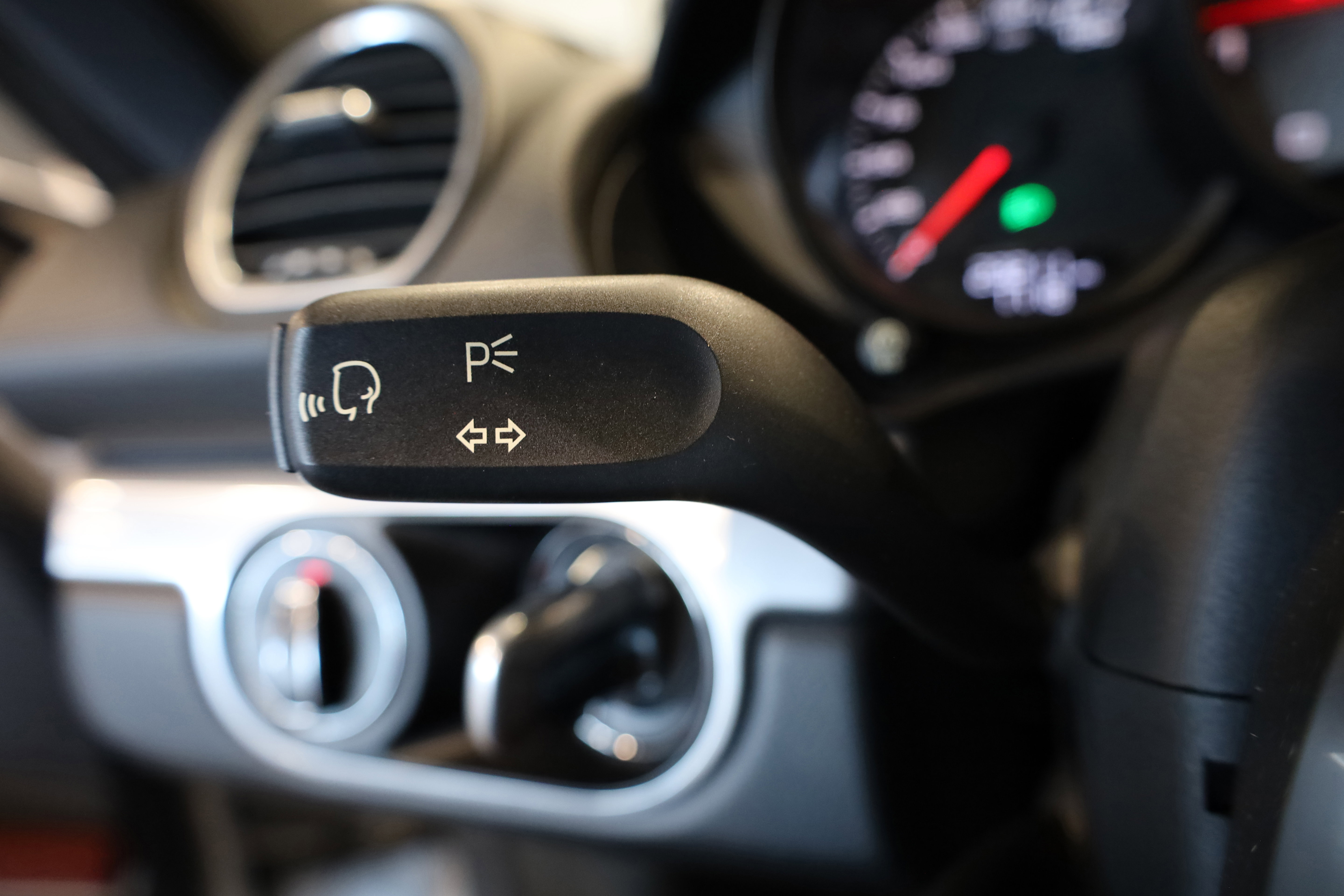 Used 2018 Porsche 718 Cayman S image 22