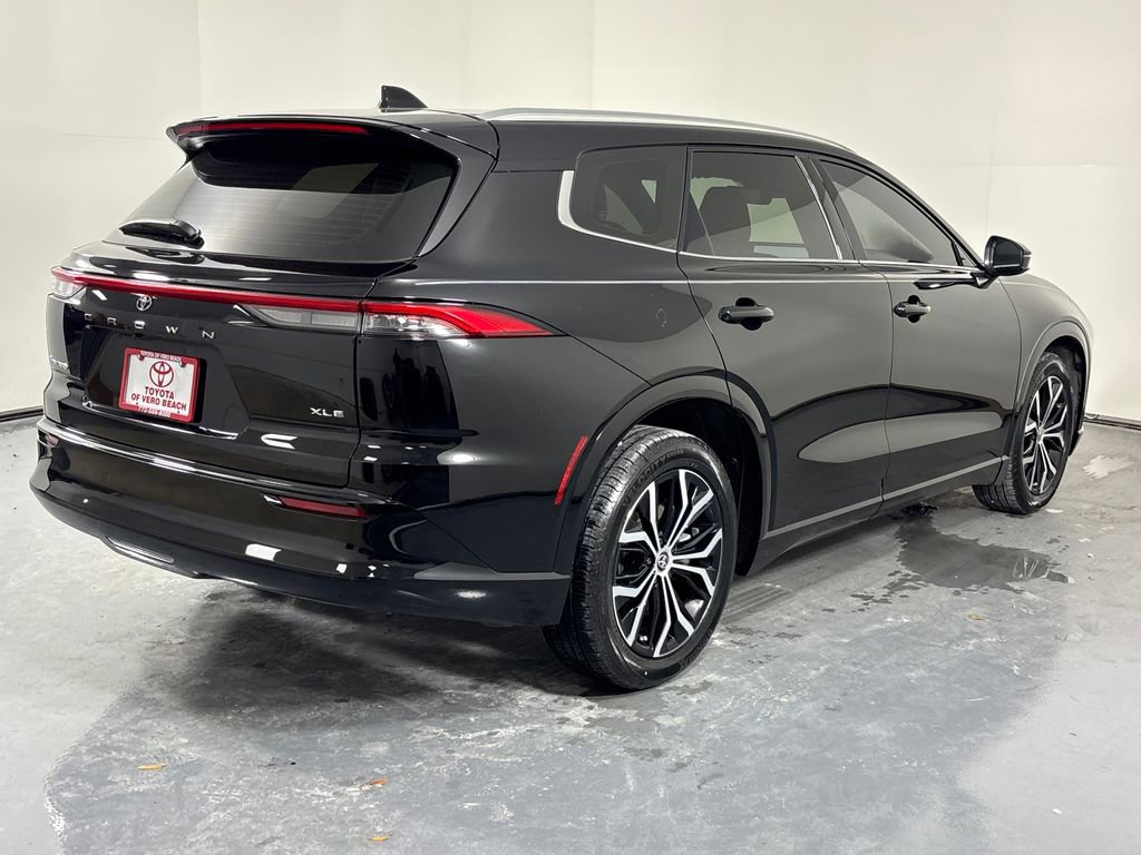 Certified 2025 Toyota Crown Signia AWD/4WD image 6