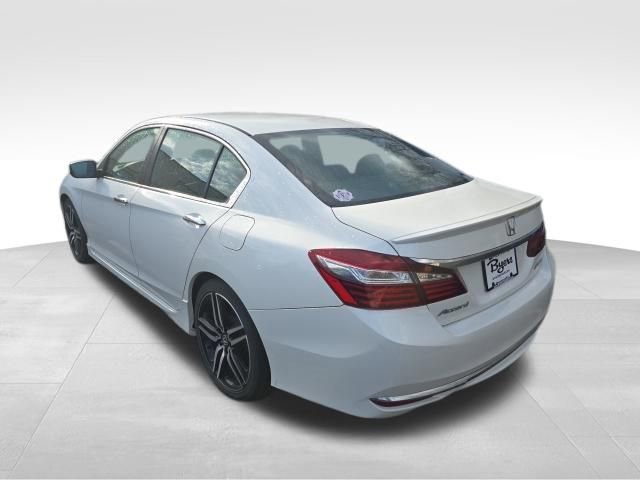 Used 2017 Honda Accord Sport image 4