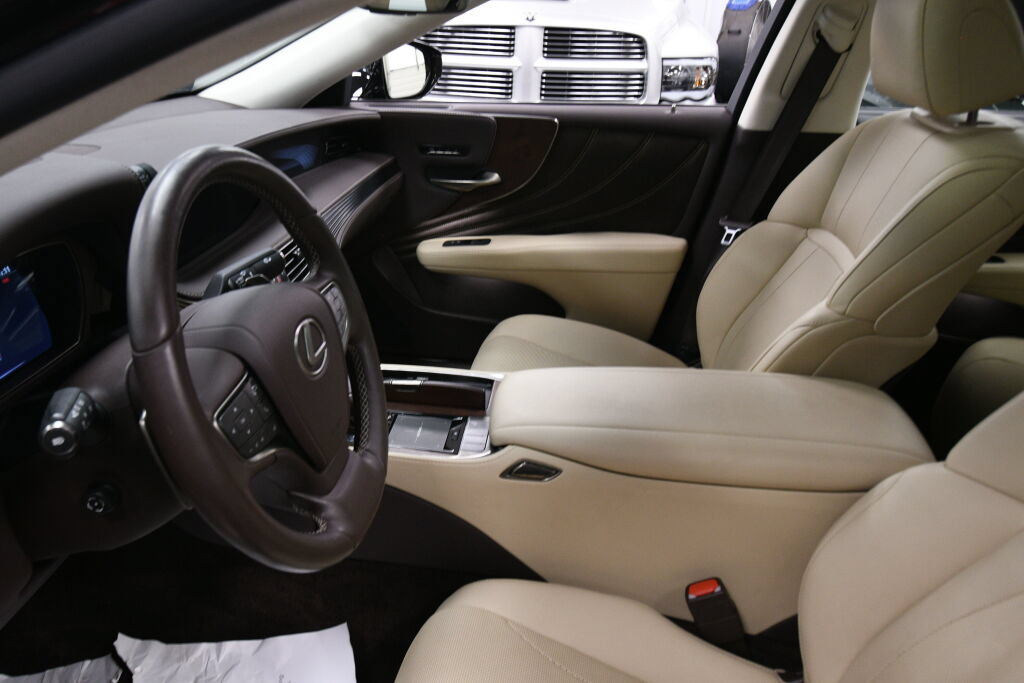 Used 2019 Lexus LS 500 AWD w/ Accessory Package (Z2) image 21