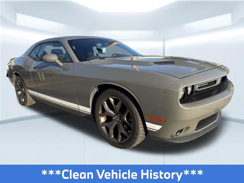 Used 2017 Dodge Challenger SXT RWD image 4