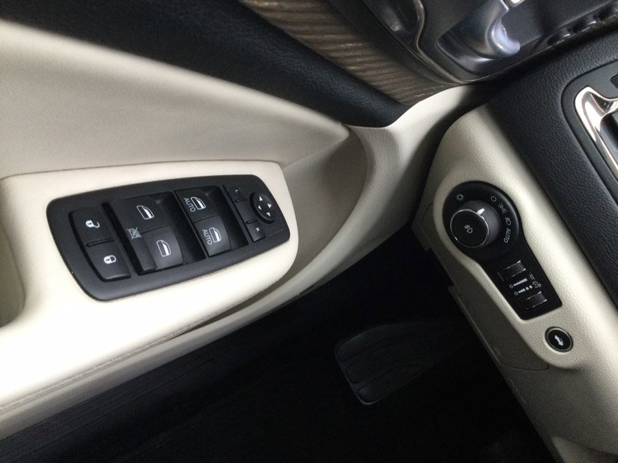 Used 2015 Chrysler 200 C w/ Navigation & Sound Group I image 30