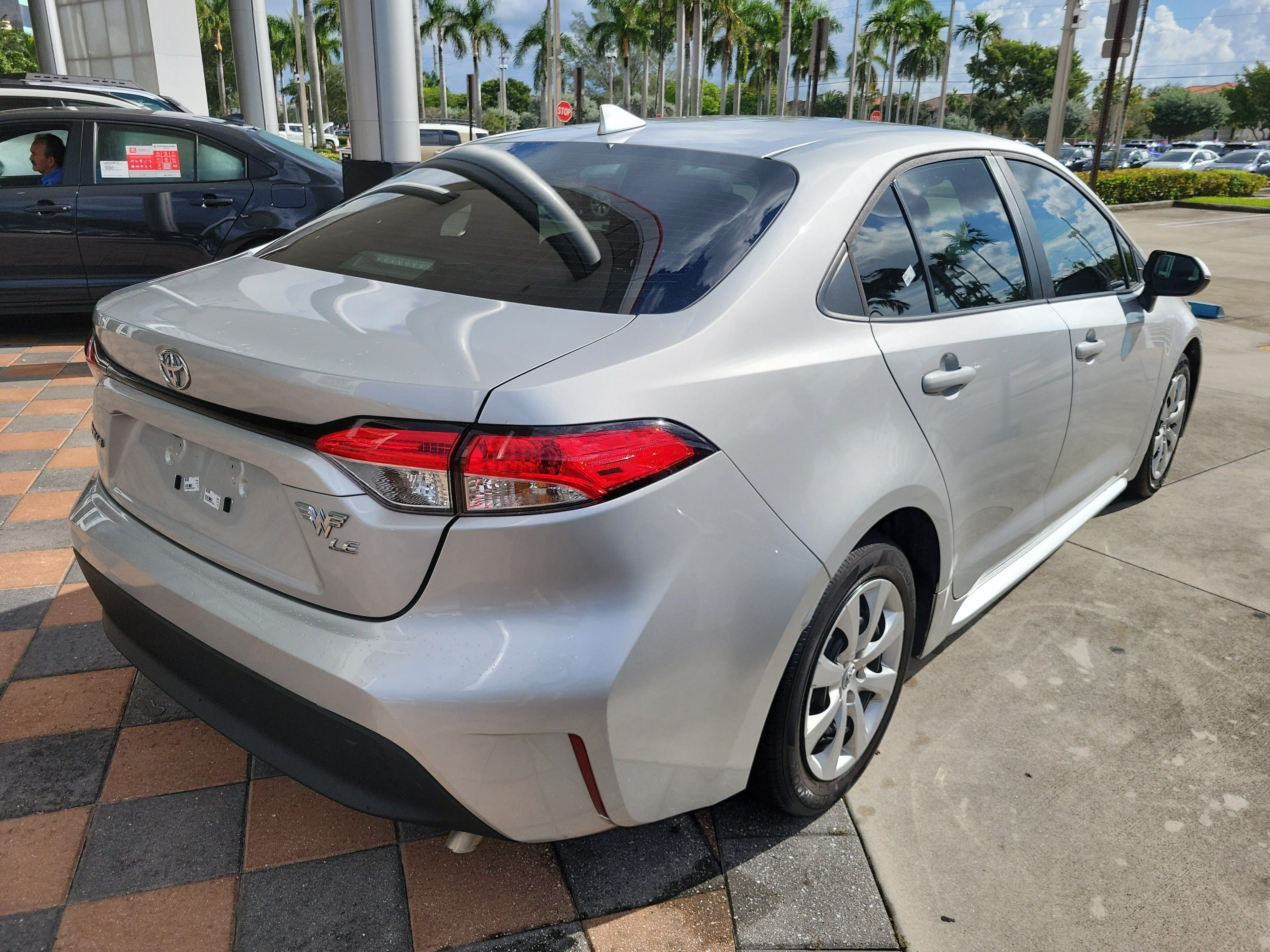 Used 2023 Toyota Corolla LE FWD image 7