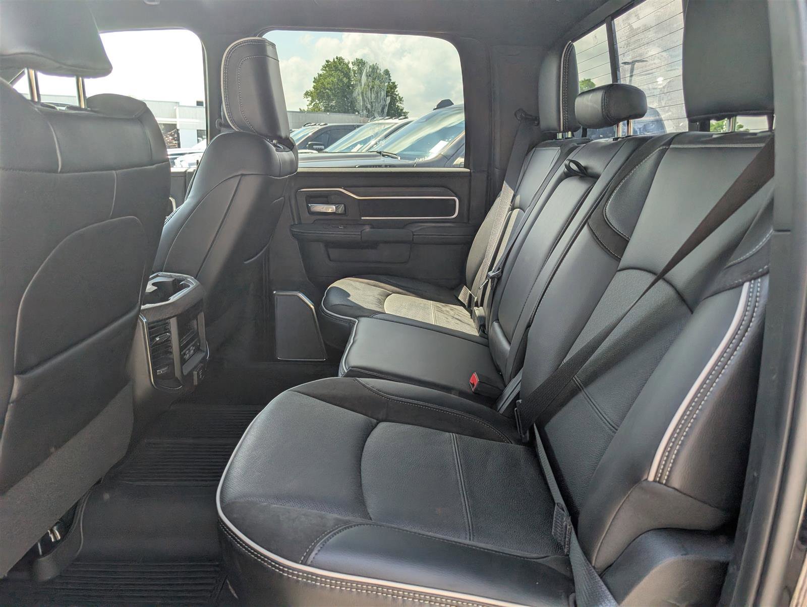 New 2025 RAM 2500 Laramie AWD/4WD image 9