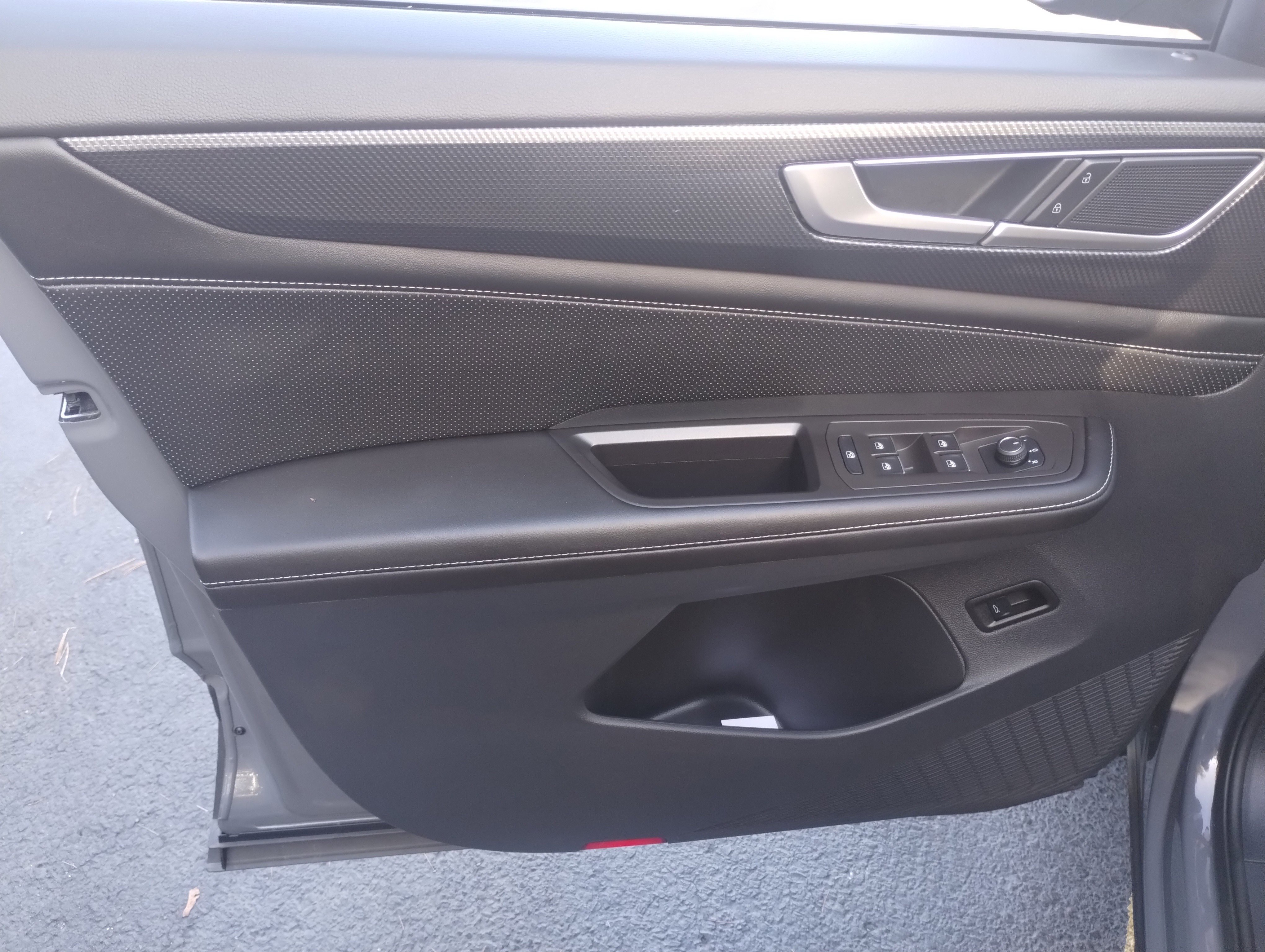 Used 2024 Volkswagen Atlas Cross Sport SEL image 10