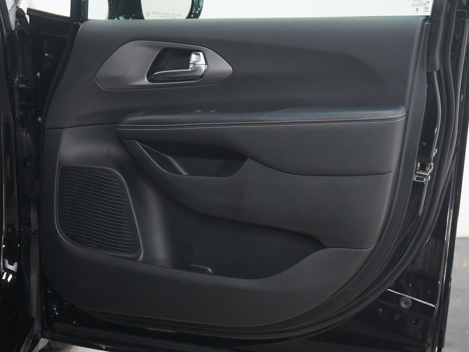 Used 2025 Chrysler Pacifica Select FWD image 14