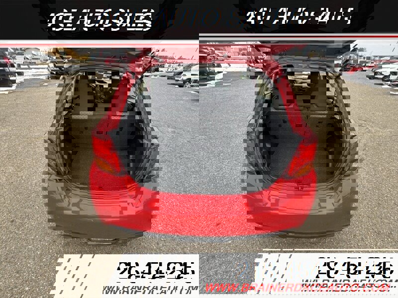 Used 2015 Toyota Yaris L image 7