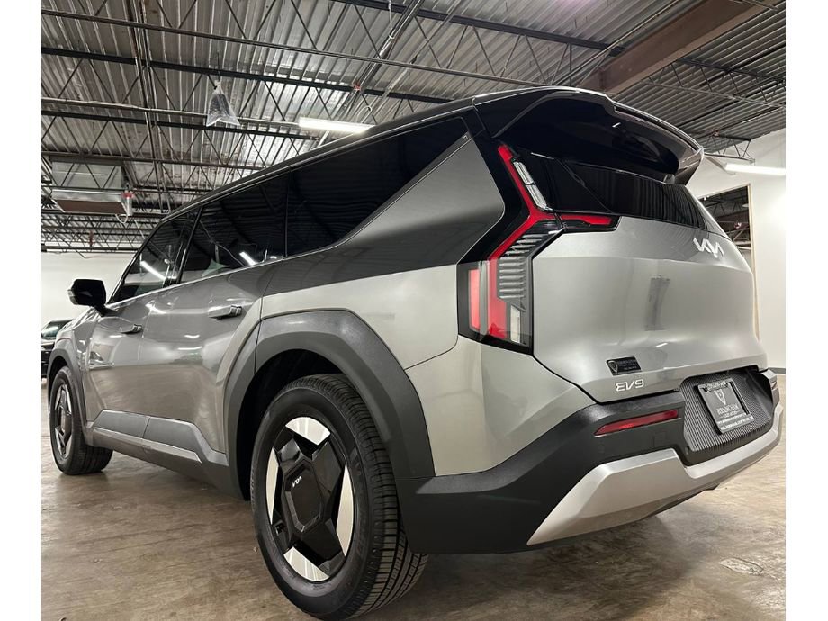 Used 2024 Kia EV9 Light Long Range RWD image 18