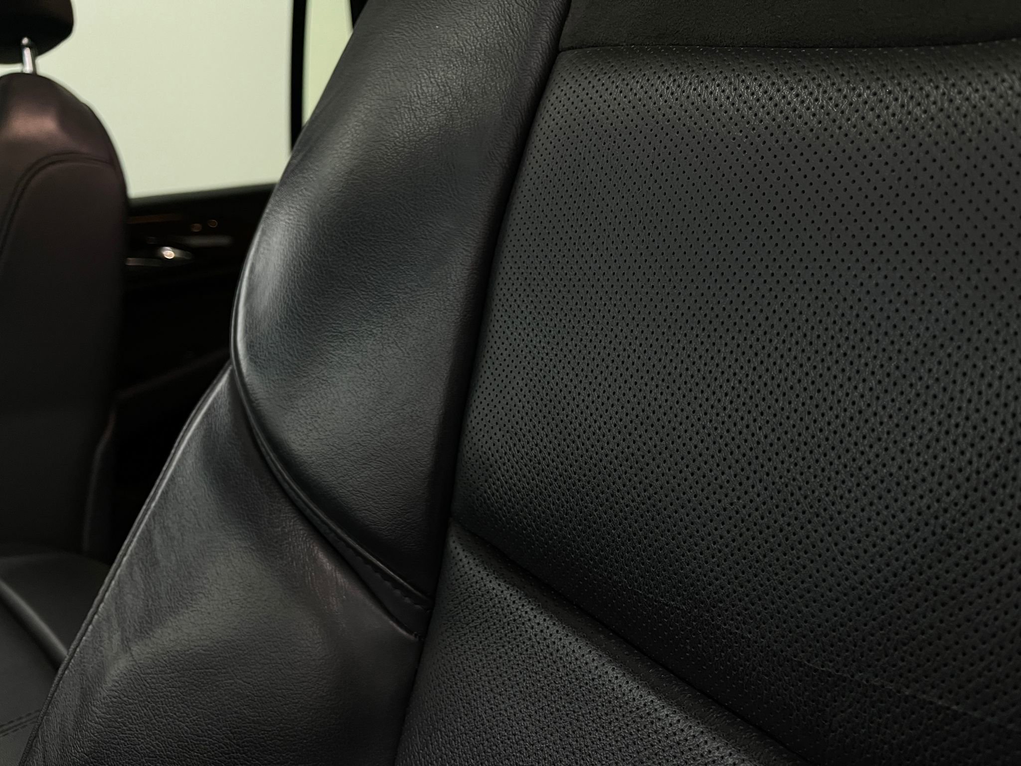 Used 2019 Cadillac Escalade Luxury image 17