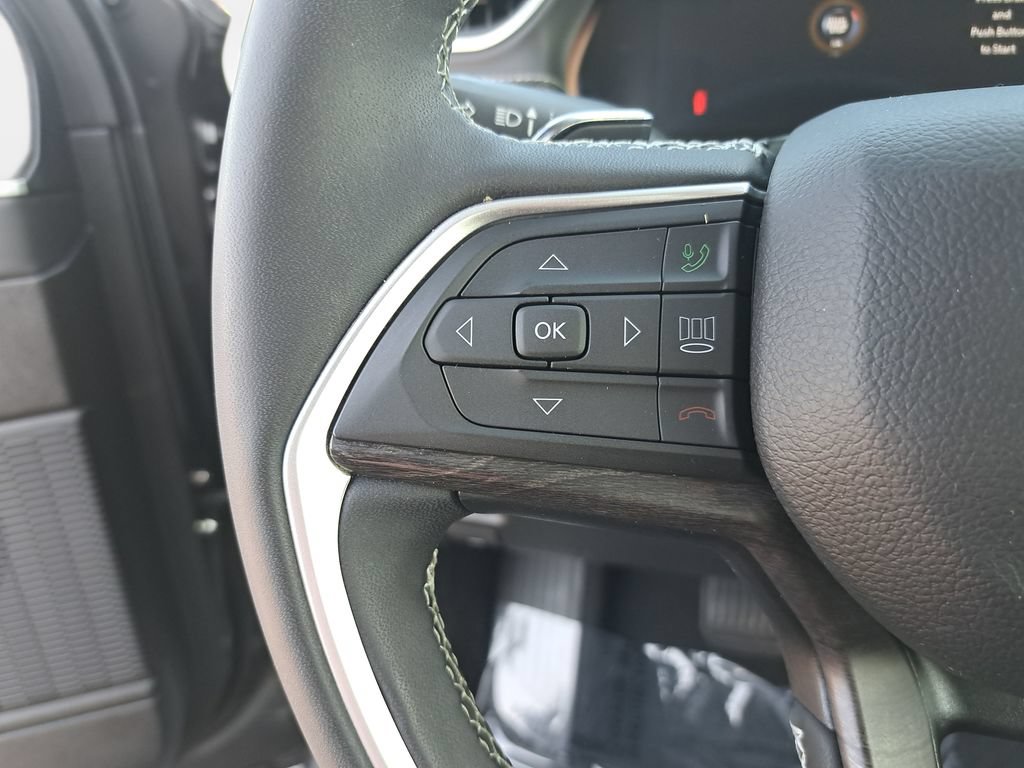 Certified 2023 Jeep Grand Cherokee L Limited AWD/4WD image 19