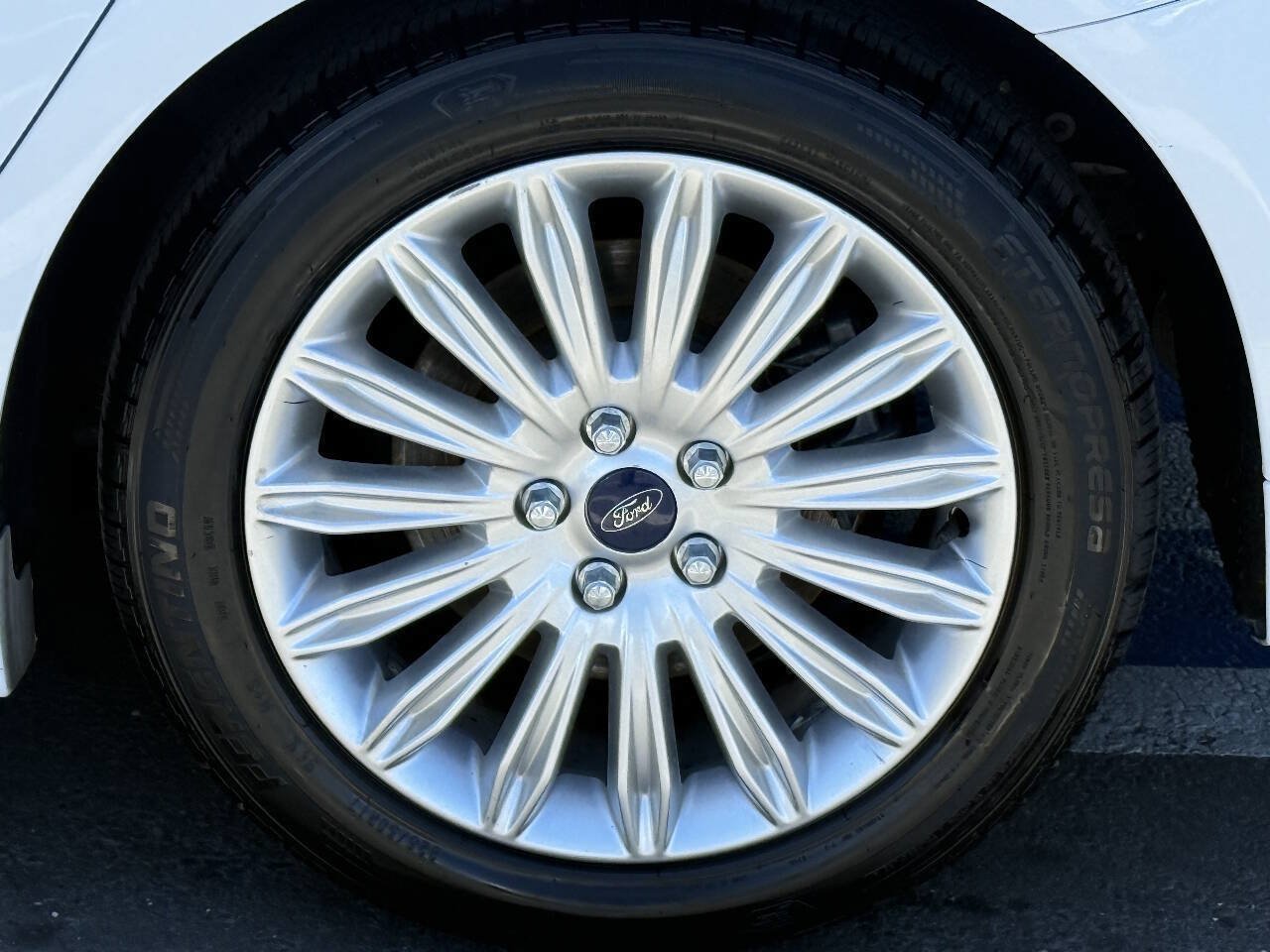 Used 2016 Ford Fusion SE w/ Equipment Group 502A FWD image 12