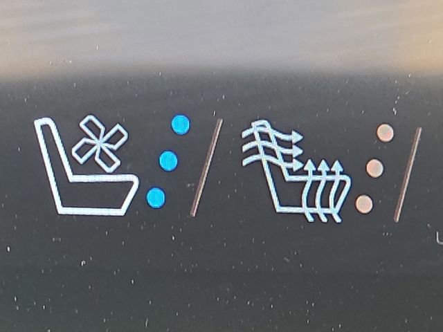 New 2025 Chevrolet Equinox EV RS w/ Convenience Package II image 34