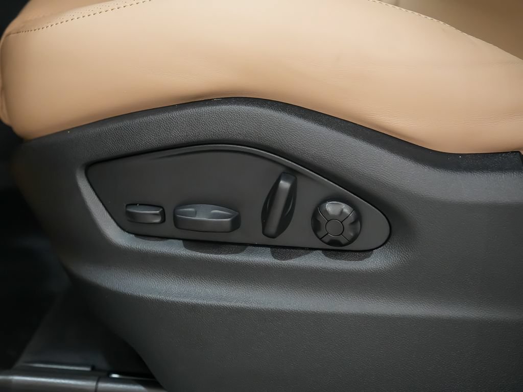 New 2026 Porsche Cayenne Coupe AWD/4WD image 23
