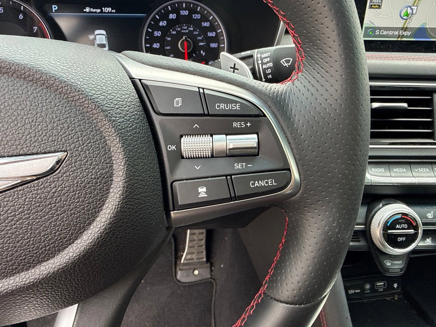 Used 2019 Genesis G70 3.3T Advanced w/ Sport Package RWD image 11