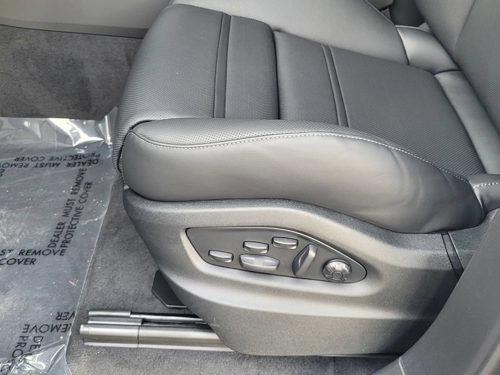 New 2025 Porsche Cayenne Turbo AWD/4WD image 23