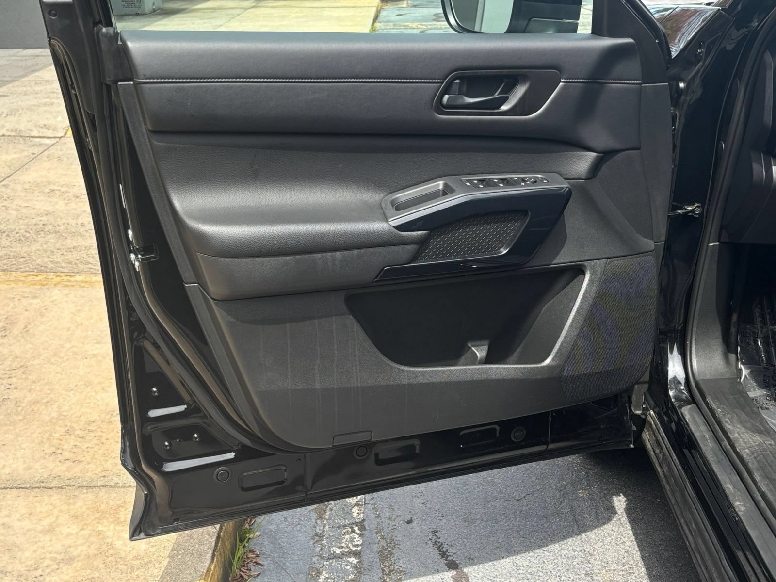 Used 2025 Nissan Pathfinder SV FWD image 18