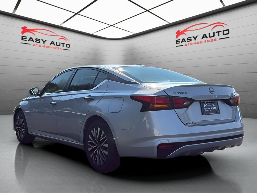 Used 2023 Nissan Altima 2.5 SV image 3