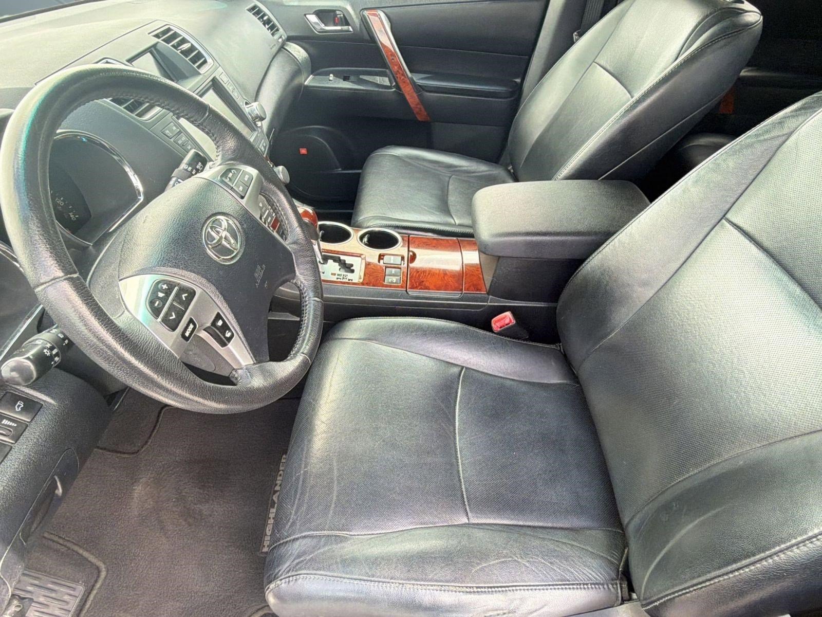 Used 2012 Toyota Highlander Limited w/ Tow Pkg image 23