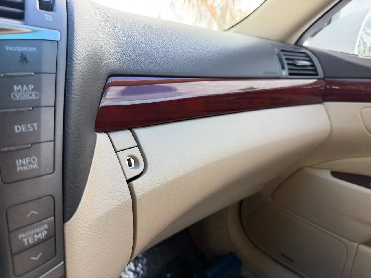 Used 2011 Lexus LS 460 AWD w/ Comfort Pkg image 39