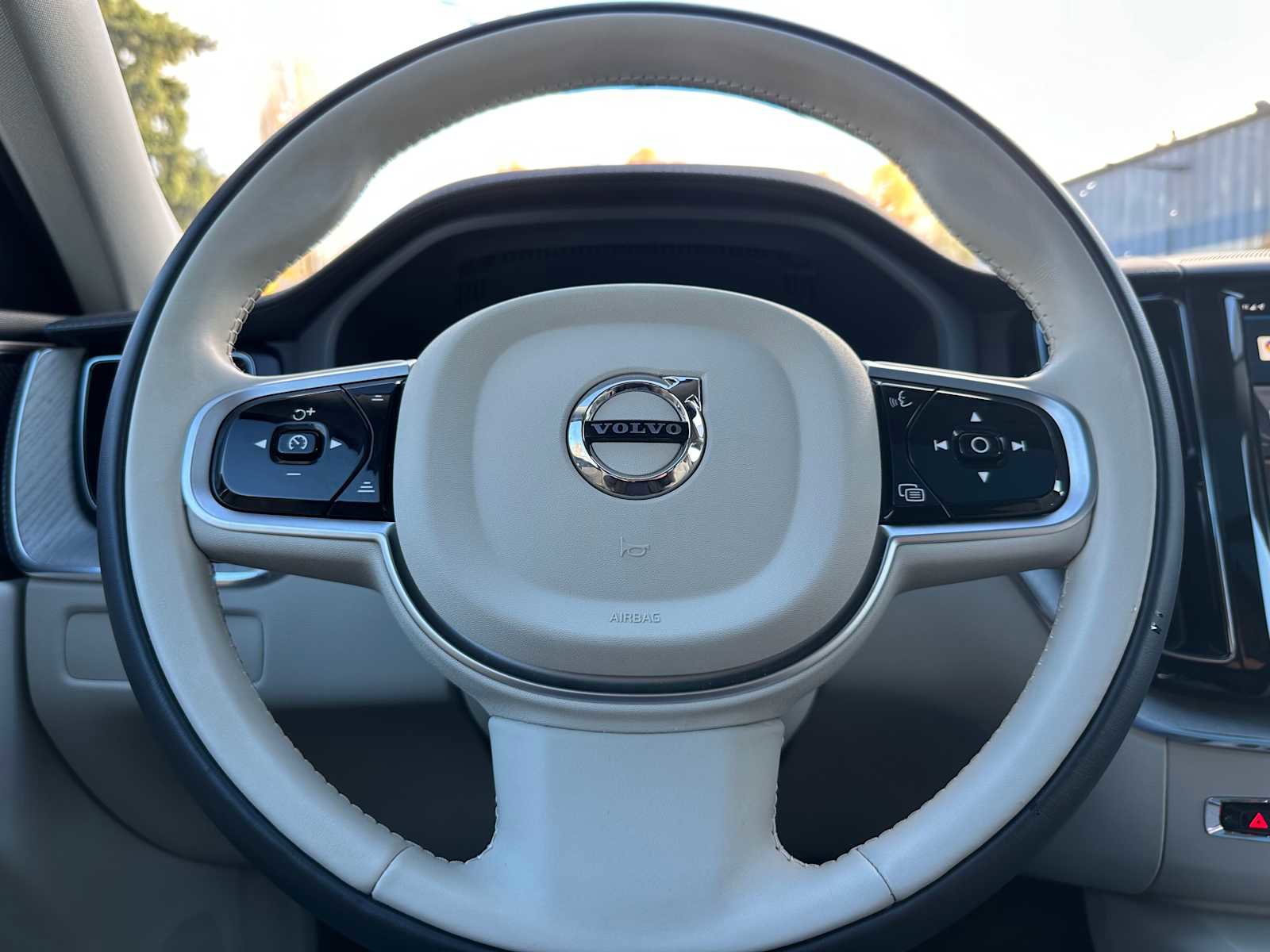 Used 2025 Volvo XC60 B5 Ultra w/ Protection Package Premier image 24