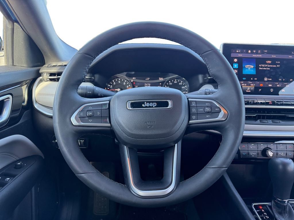 Used 2024 Jeep Compass Limited image 12