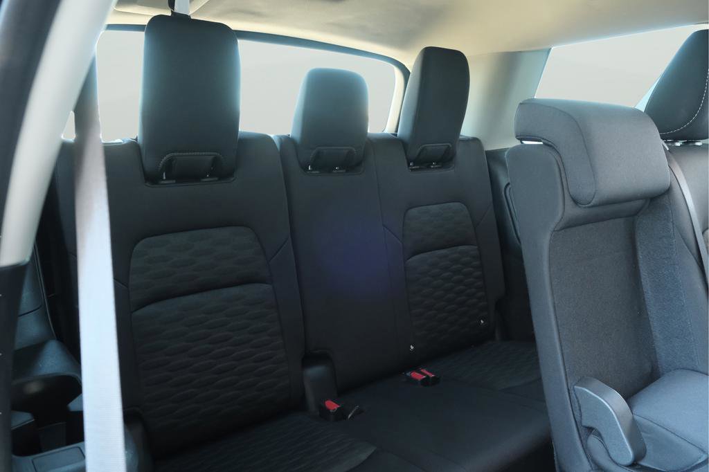 Used 2023 Nissan Pathfinder SV image 29