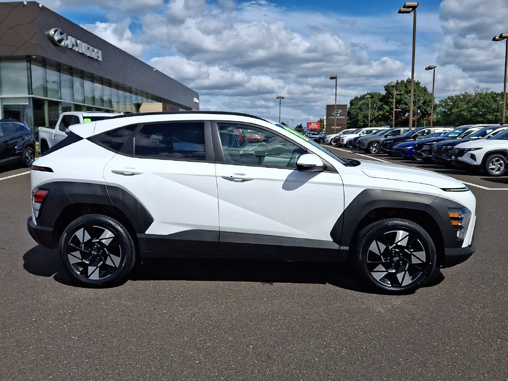 Certified 2024 Hyundai Kona SEL AWD/4WD image 8