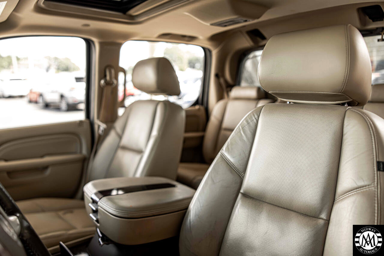 Used 2010 Cadillac Escalade EXT Luxury image 16