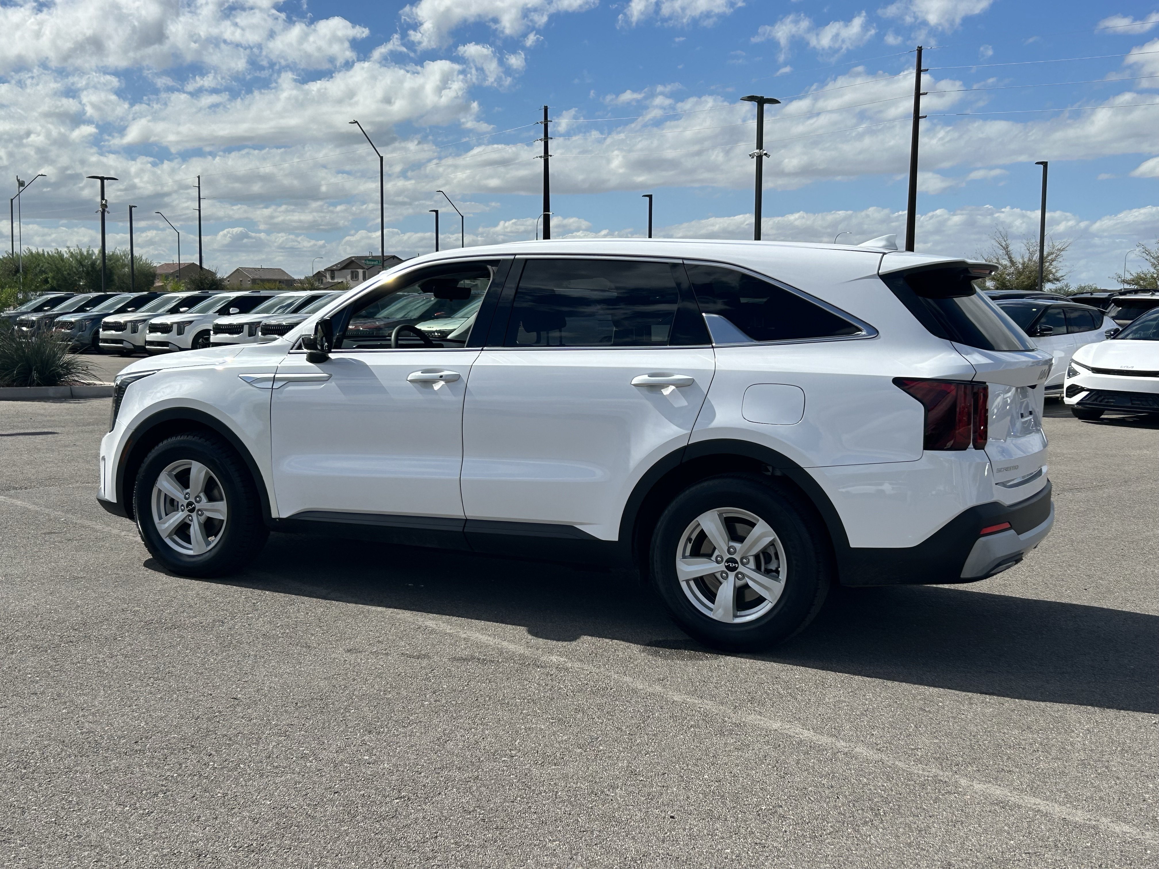 Certified 2025 Kia Sorento LX FWD image 3
