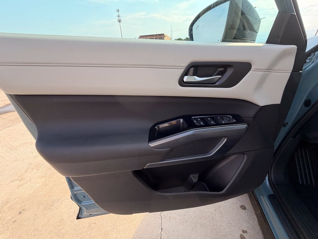 Certified 2026 Nissan Pathfinder SL w/ SL Premium Package FWD image 16