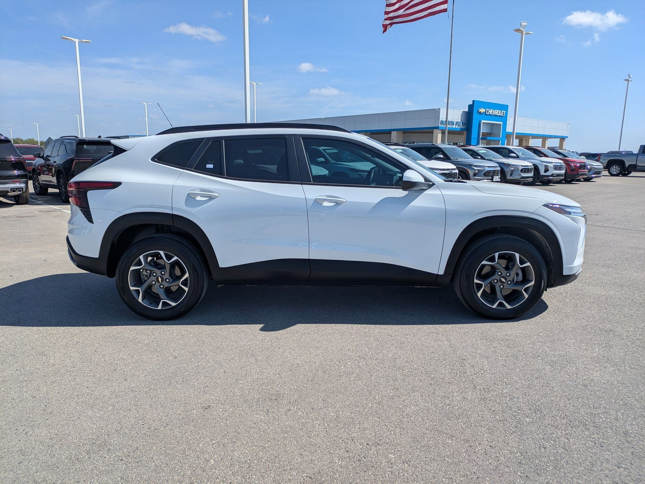 Used 2024 Chevrolet Trax LT w/ Driver Confidence Package image 2