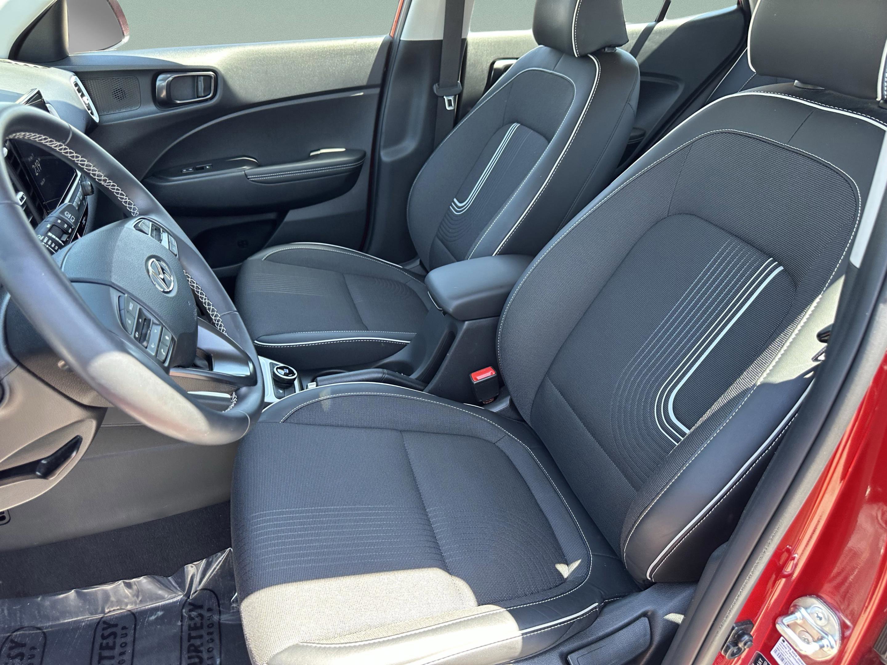 Certified 2024 Hyundai Venue Limited FWD image 18