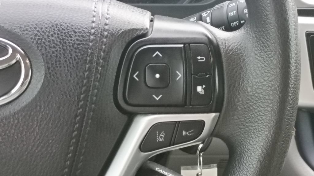 Used 2019 Toyota Highlander LE FWD image 27