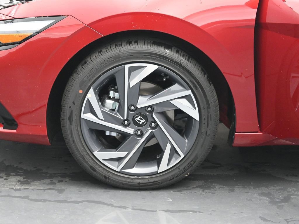 New 2025 Hyundai Elantra Limited image 36